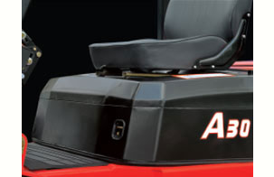 9.整體式發動(dòng)機機罩及配置安(an)全鎖扣-杭州叉車(che)内燃叉車