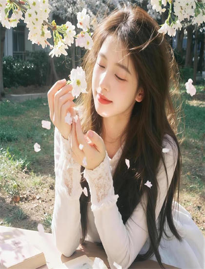 全面解析：《女神别逃我真是天师》：年代剧的主题的思想内涵与现实意义——理解人物的深度分析